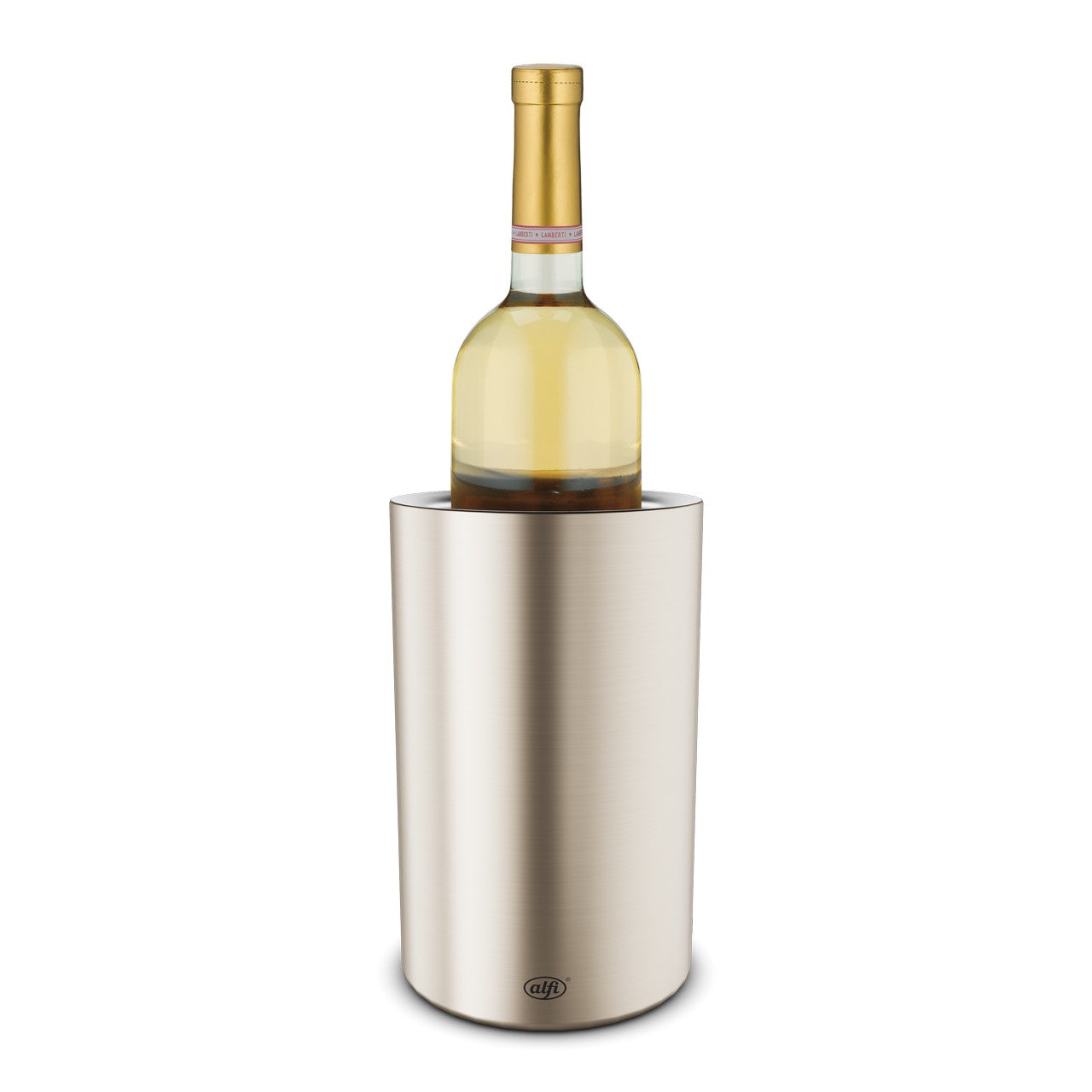 Auf dem Bild ist eine Weinflasche mit hellem Korken zu sehen, die in einem silbernen Weinkühler steht. Der Kühler hat eine zylindrische Form und eine glatte, glänzende Oberfläche. Die Flasche wirkt, als ob sie gekühlt werden soll.