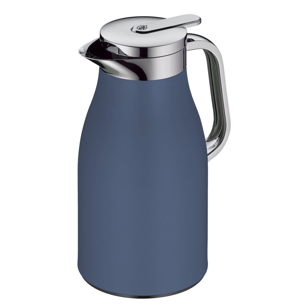 Auf dem Bild ist eine moderne Thermoskanne aus Edelstahl und Kunststoff zu sehen. Der Körper der Kanne ist blau, während Deckel und Griff silbern glänzen. Der Griff ist ergonomisch geformt und der Deckel hat einen Hebelmechanismus.