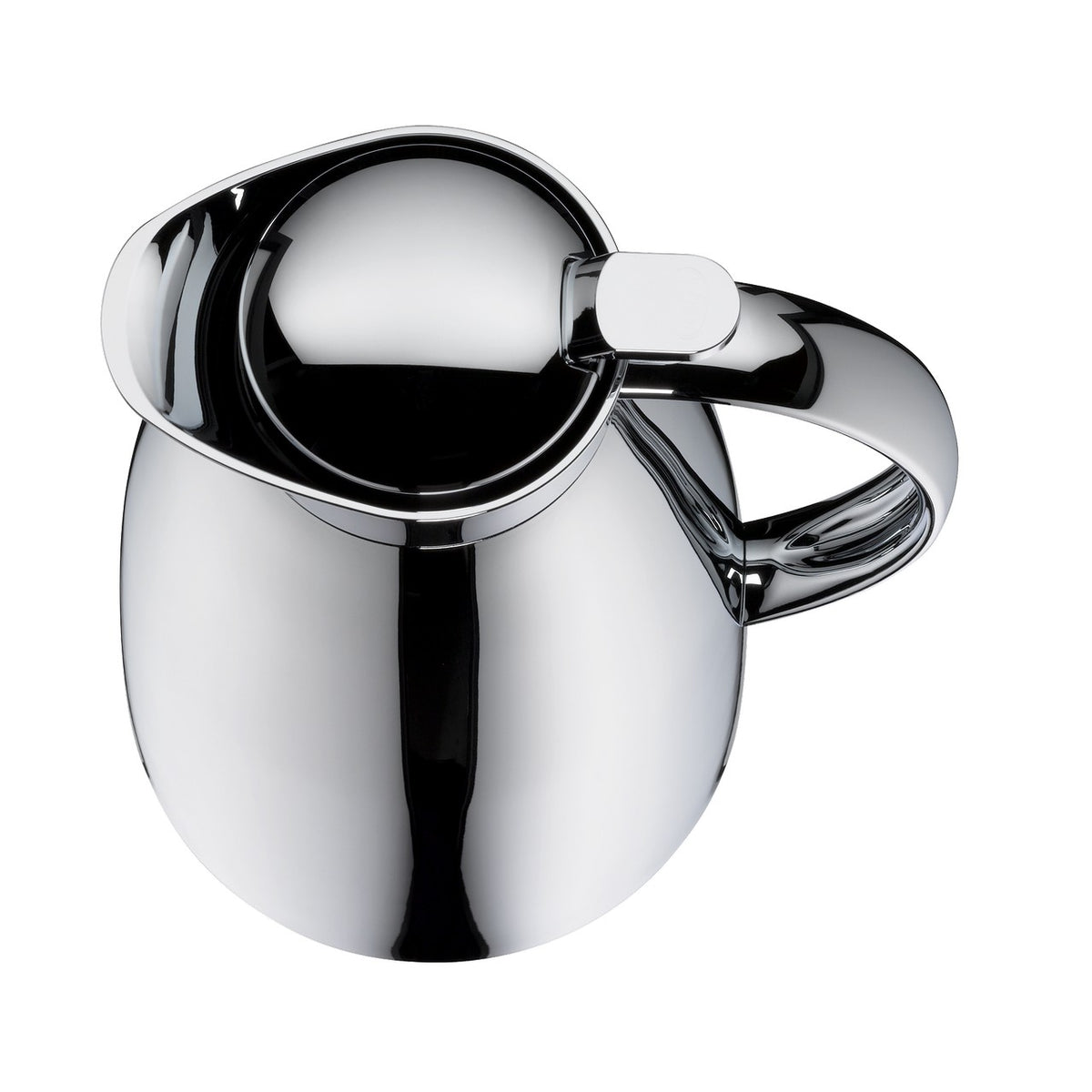 Das Bild zeigt eine glänzende, metallische Kaffeekanne mit einem modernen Design. Sie hat eine runde Form mit einem elegant geschwungenen Henkel auf der rechten Seite. Der Deckel ist ebenfalls rund und fügt sich nahtlos in das Design ein.