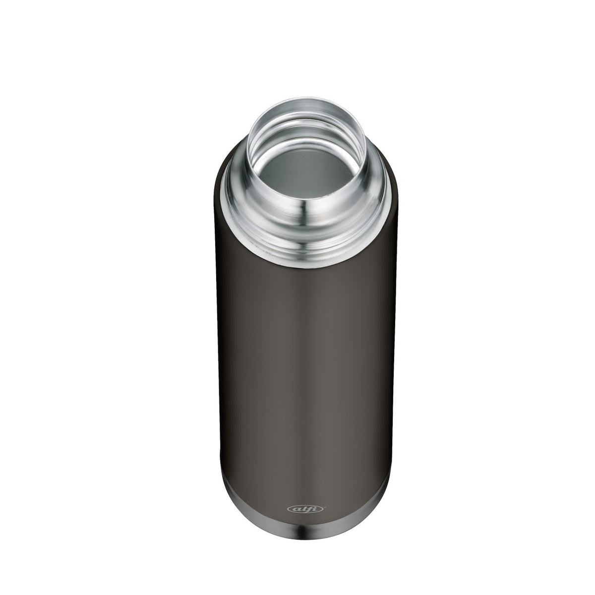 Das Bild zeigt eine Aluminiumdose, die aufrecht steht und von oben betrachtet wird. Die Dose ist zylindrisch und hat einen typischen Verschluss mit einem Ziehverschluss. Sie hat eine glänzende, metallische Oberfläche.