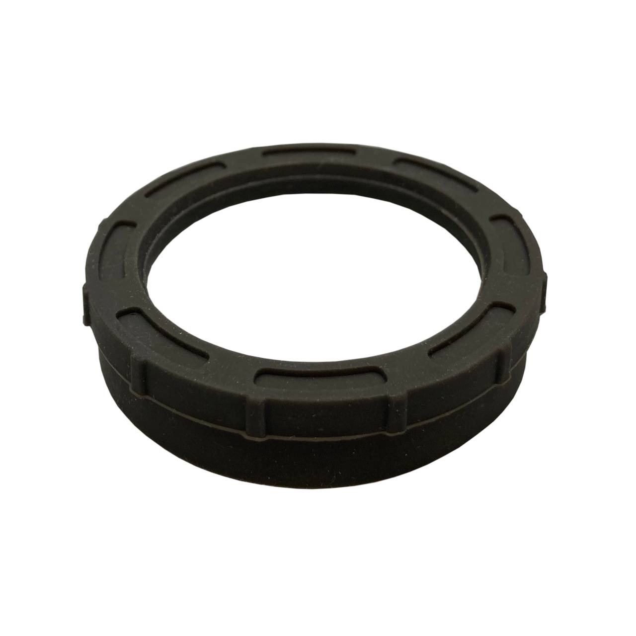 Das Bild zeigt einen runden, schwarzen Dichtungsring mit einem eingekerbten Design an der Oberfläche. Der Ring hat eine flache, zylindrische Form und ist aus einem gummiähnlichen Material gefertigt.