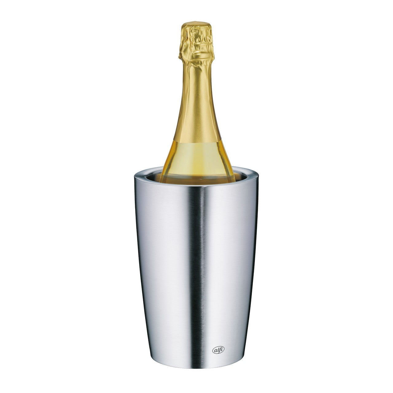 Auf dem Bild ist eine Champagnerflasche mit goldener Folie zu sehen, die in einem silbernen, metallischen Flaschenkühler steht. Der Kühler hat eine glänzende Oberfläche und eine zylindrische Form.