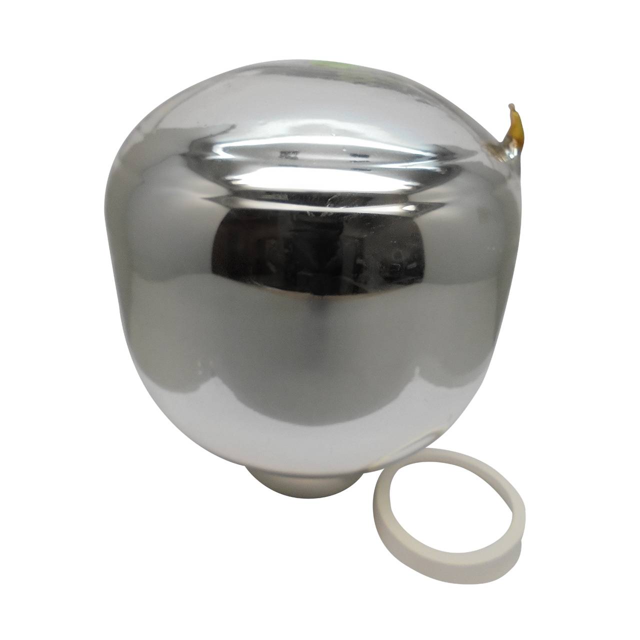 Das Bild zeigt eine spiegelnde Silberkugel, die durch ihre metallische Oberfläche Licht reflektiert. Neben der Kugel liegt am Boden ein weißer Ring.