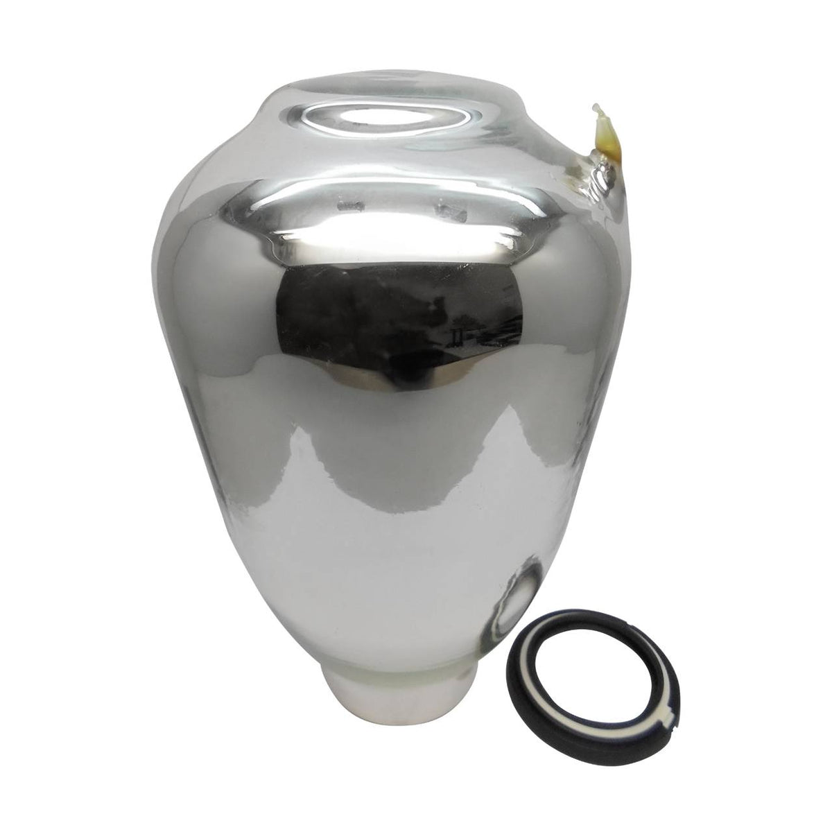 Das Bild zeigt eine silberne, glänzende Vase mit glatter Oberfläche. Oben am Rand ist ein kleines Stück herausgebrochen. Daneben liegt ein schwarzer, runder Dichtungsring.