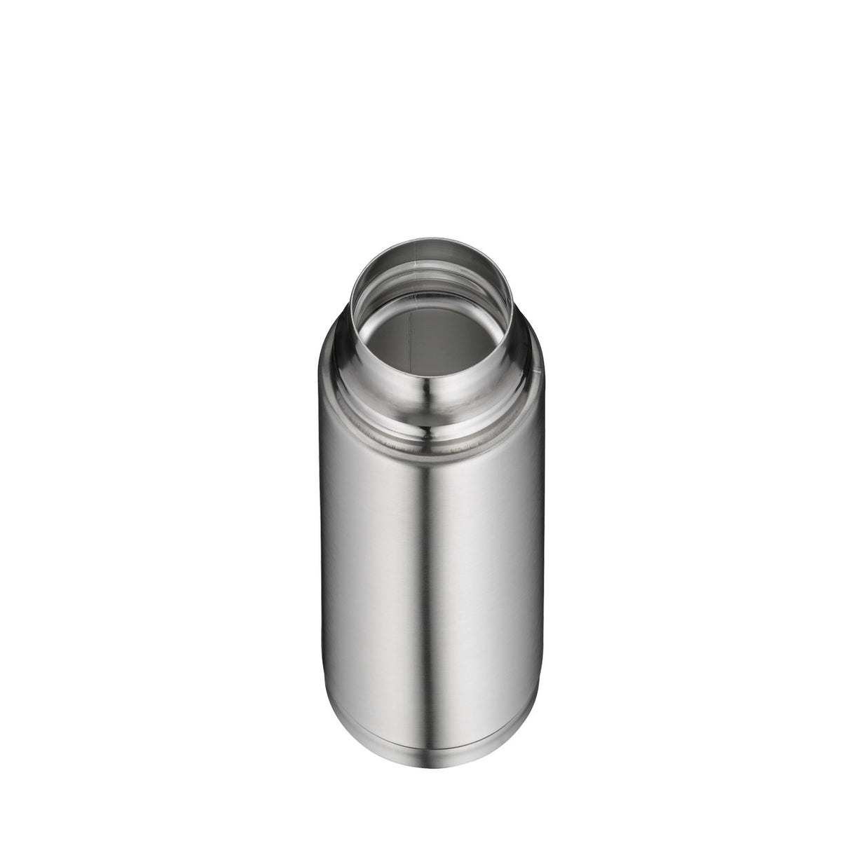 Das Bild zeigt eine glänzende, silberne Thermosflasche. Sie hat eine zylindrische Form und einen abgerundeten Deckel. Die Oberfläche reflektiert das Licht, wodurch sie sehr glatt erscheint.