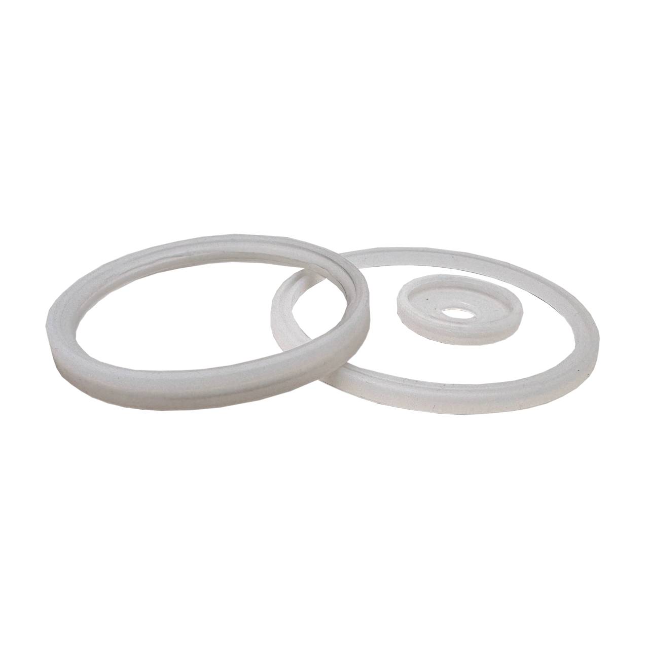Das Bild zeigt drei weiße, runde Dichtungsringe in verschiedenen Größen, die übereinander liegen. Diese Ringe sind flach und haben unterschiedliche Durchmesser. Sie bestehen vermutlich aus einem weichen Material wie Gummi oder Silikon.