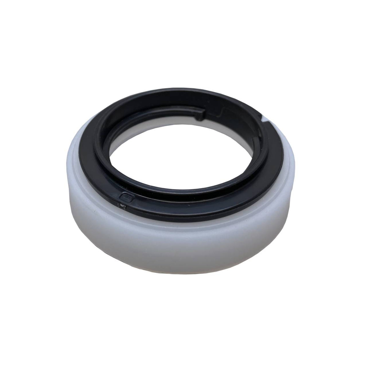 Das Bild zeigt einen runden, zweifarbigen Plastikring mit einer schwarzen Innenfläche und einer weißen Außenseite. Der Ring hat ein schlichtes, modernes Design und scheint eine technische oder funktionale Anwendung zu haben.